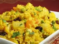 Рисовый салат из курицы по малазийски с ананасами, имбирем и карри