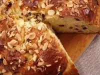 Воздушная ромовая баба по эльзасски с изюмом и миндалем