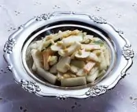 Тайский салат из дыни с кинзой