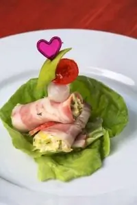 Рулетики с ветчиной и авокадо