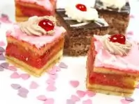 Пирожные с клюквой