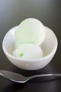 Мороженое из зеленого чая с жасмином