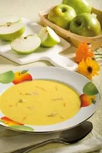 Суп с яблоками и карри