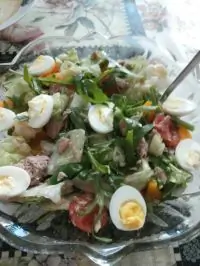 Салат с тунцом и рукколой