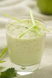 Творожный крем с зеленью и грецкими орехами