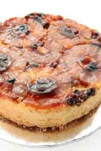 Пирог с бататом, изюмом и корицей