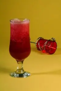 Газированный клюквенный пунш с ягодным льдом