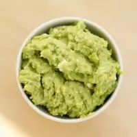 Спред из авокадо и оливок