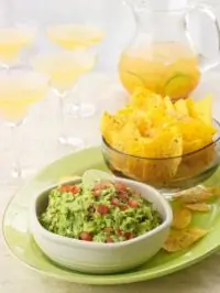 Мексиканская закуска из фасоли и авокадо