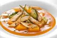 Куриный салат с дыней и йогуртовой заправкой