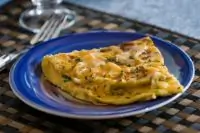 Фриттата с фетой, цукини и мятой