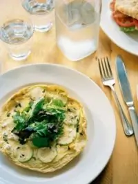 Пицца с цукини, голубым сыром и эстрагоном