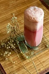 Смузи из свежих ягод с ванильным мороженым