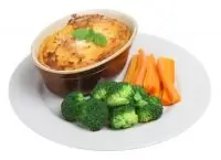 Жюльен с ветчиной, цветной капустой, брокколи и зеленым горошком