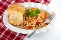 Паста с грудинкой, черри и розмарином