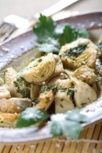 Артишоки в белом вине с петрушкой