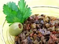 Тапенад из оливок, маслин и перцев чили