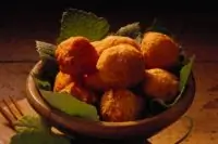 Шарики из крабового мяса, риса и яйца с сыром