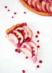 Брусничный десерт с корицей