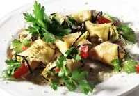 Рулеты из баклажанов с вялеными томатами, прошутто и моцареллой