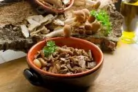 Запеченные грибы с чесноком и травами