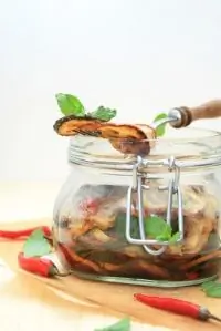 Маринованные цукини с чесноком и мятой (Zucchini a Scapece)