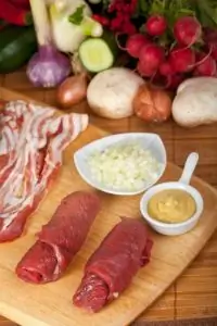 Эскалоп из индейки фаршированный шпинатом и моцареллой