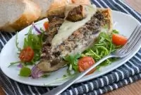 Грибной тарт с травами и грюйером