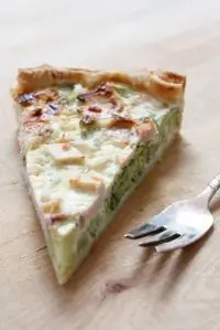 Грибной киш с беконом и артишоками