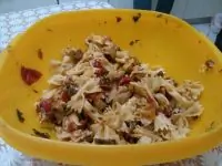 Фарфалле с курицей, грибами и рикоттой