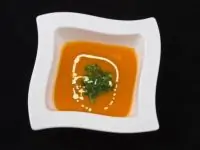 Быстрый морковный суп-пюре с укропным песто