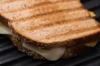 Сэндвичи с грибами и моцареллой