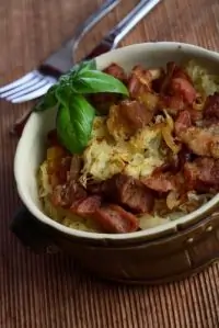 Тушеная капуста с беконом