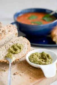 Песто из чесночных стрел с кедровыми орешками