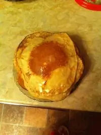 Тонкие воздушные блины со сливочным маслом