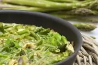 Запеченный омлет со спаржей