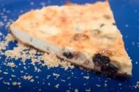 Фокачча с красным виноградом