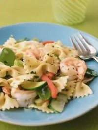 Паста фарфалле в сливочном соусе с креветками