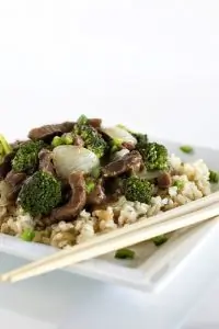 Жареная говядина с брокколи и имбирем