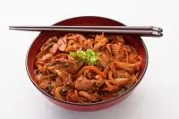 Говядина с луком-пореем в ароматном соусе по монгольски