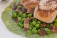 Зеленый горошек с панчеттой и луком-шалотом