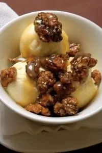 Карамелизованные грецкие орехи с солью