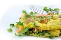 Омлет с начинкой из грибов, шпината и феты