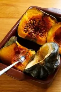 Запеченная тыква акорн с кленовым сиропом