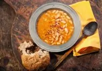 Тыквенный суп с фасолью и чили