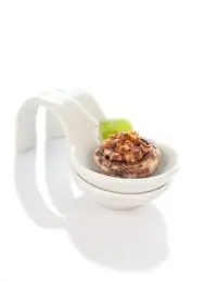 Грибы, фаршированные крабовым мясом, пармезаном и белым луком