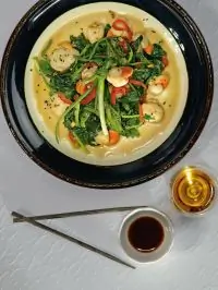 Морские гребешки с овощами