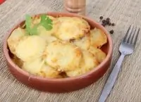 Гратен из батата со сливками и пармезаном