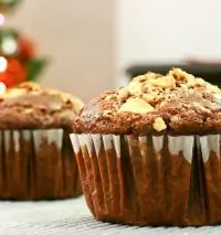 Маффины из горького шоколада с фундуком и фисташками