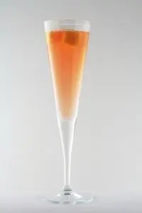 Коктейль из шампанского с коньяком